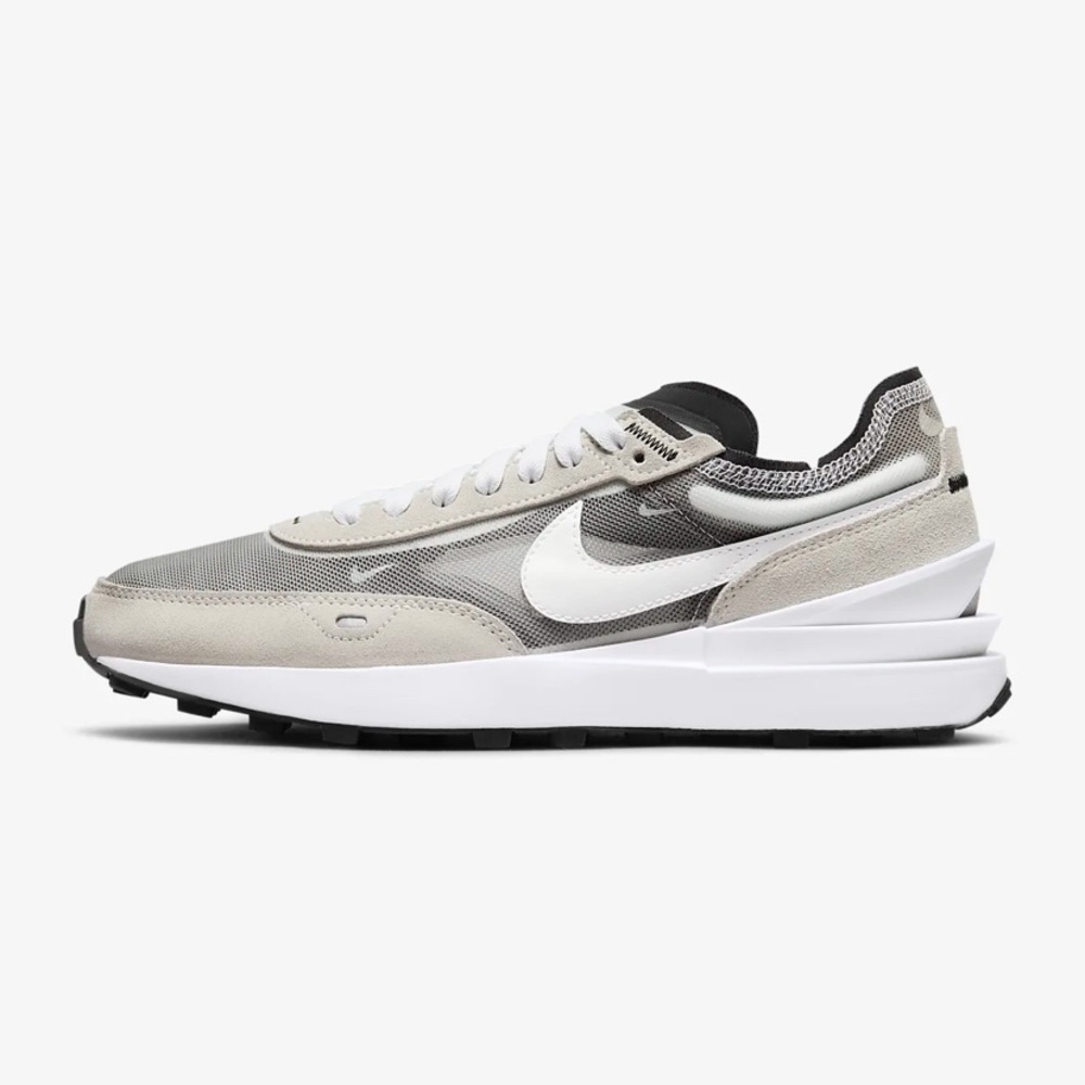 Nike sneakers size11, man size 9, in perfect condition.